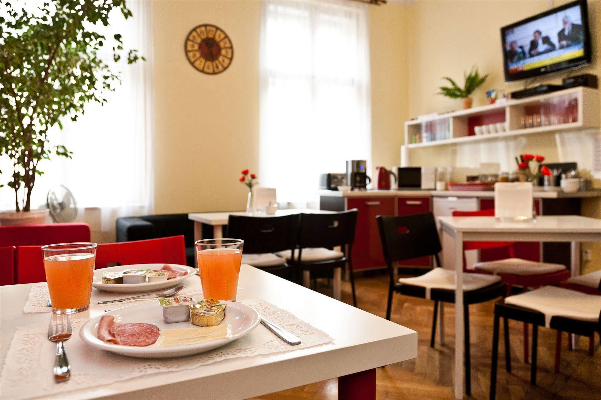 Enigma Hostel Krakow Ngoại thất bức ảnh